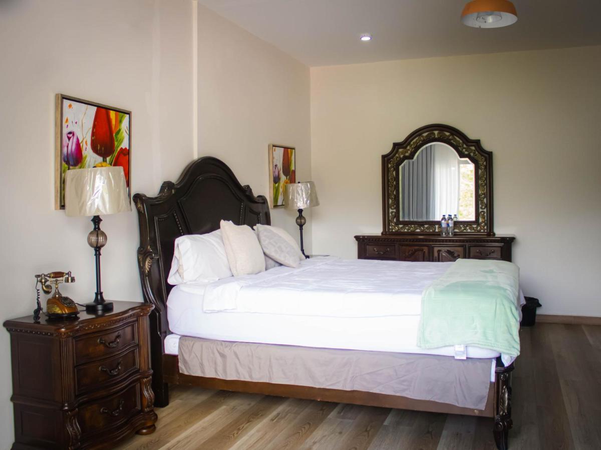 Hotel, Cocoview Valle De Angeles Exterior photo